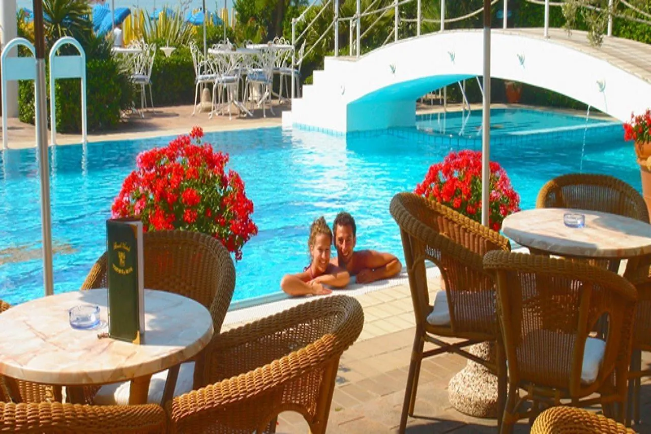 Ruhl Beach Hotel & Suites