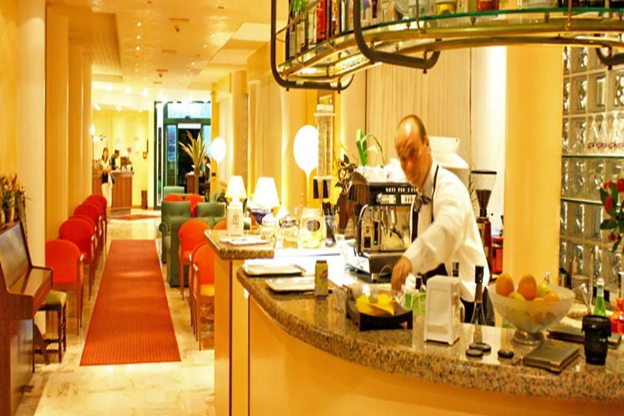 ***  Ruhl Beach Hotel & Suites Italy
