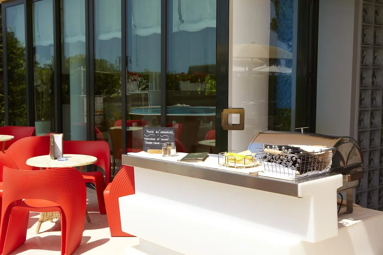 Ruhl Beach Hotel & Suites Italy