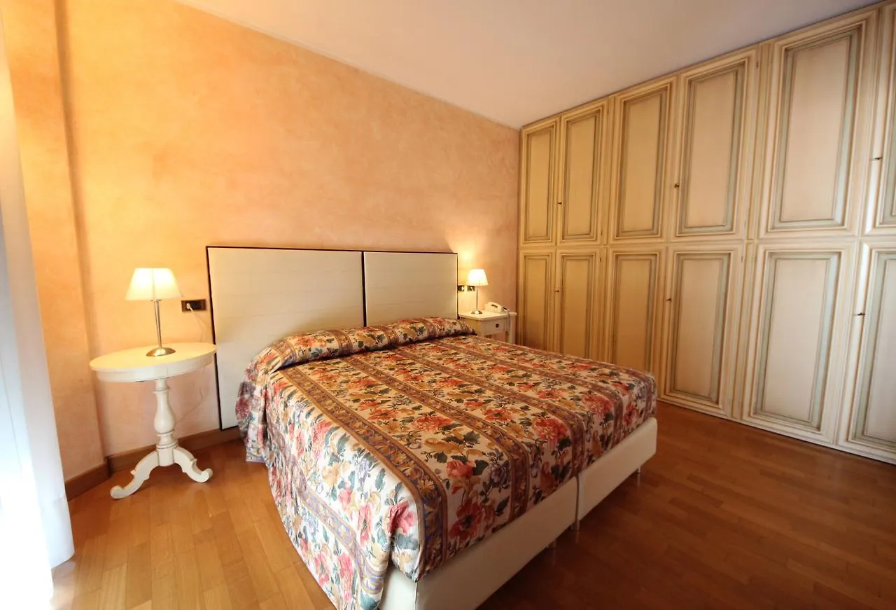 Ruhl Beach Hotel & Suites